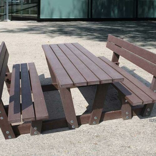 Kunststof picknickset Lyon 9 Picknickset model Lyon, hier afgebeeld in het bruin.Deze picknicksets zijn zeer geschikt voor de openbare en semi- openbare ruimtes.